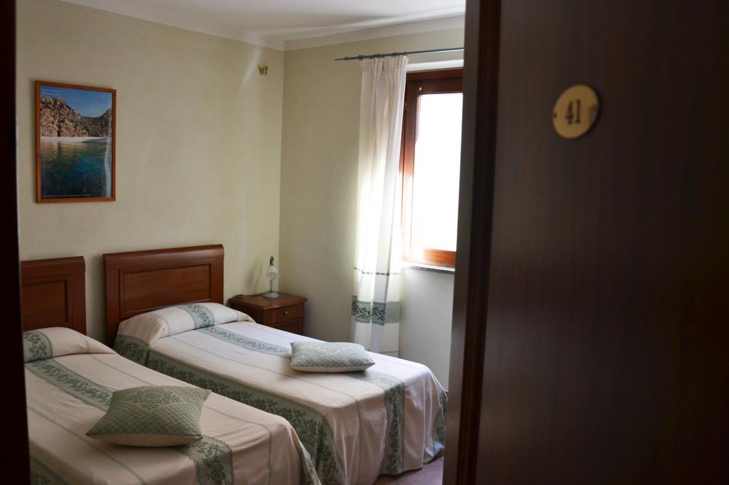 Hotel Da Paolino Trinita d'Agultu e Vignola Exterior photo